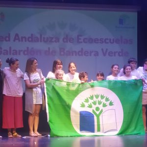 El Colegio Diocesano Ntra. Sra. de Lourdes recibe la Bandera Verde por su compromiso con la educación ambiental