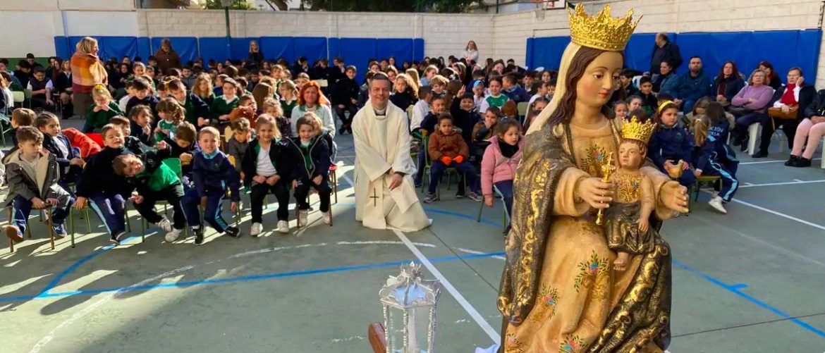 Una imagen de la patrona de Málaga, en los colegios de la Fundación